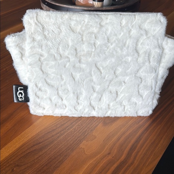 UGG Cream Faux Fur Tablet Case - Picture 1 of 5